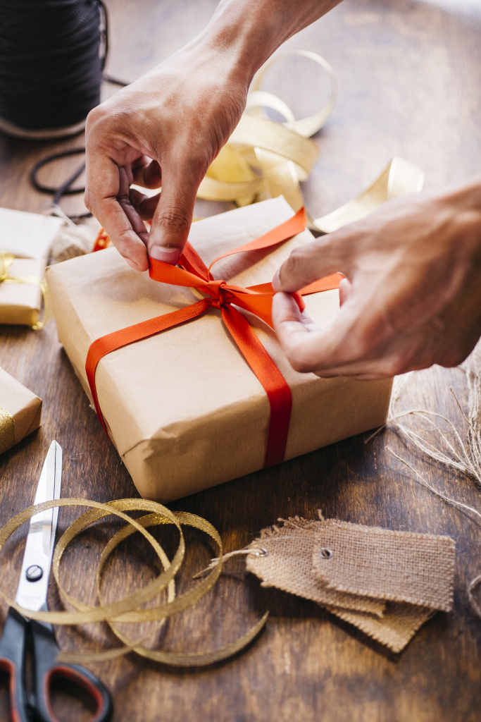 Як зробити подарунок своїми руками: ідеї для оригінальних та недорогих подарунків на будь-яке свято - фото 1 | 4Party
